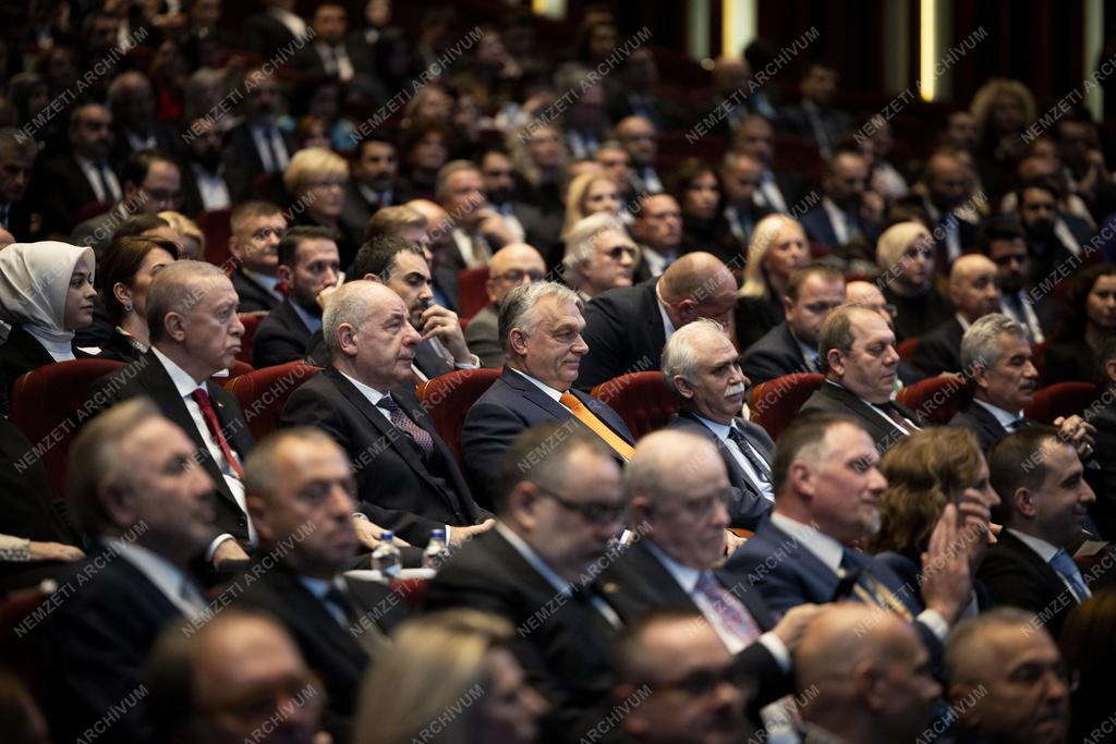 Orbán Viktor és Sulyok Tamás Törökországban