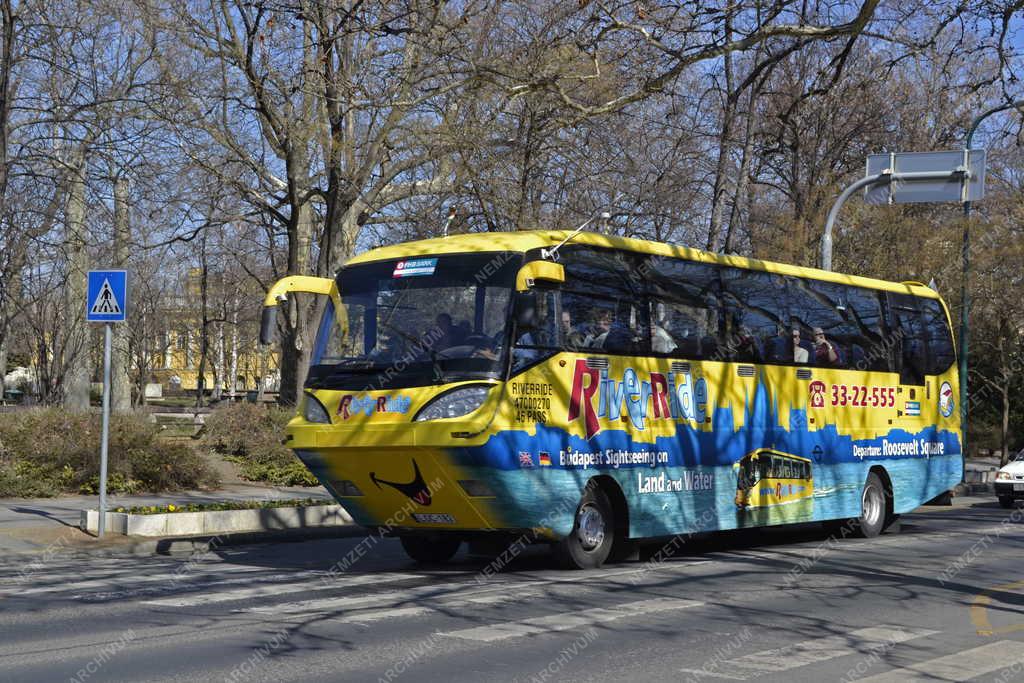 Közlekedés - Kétéltű autóbusz