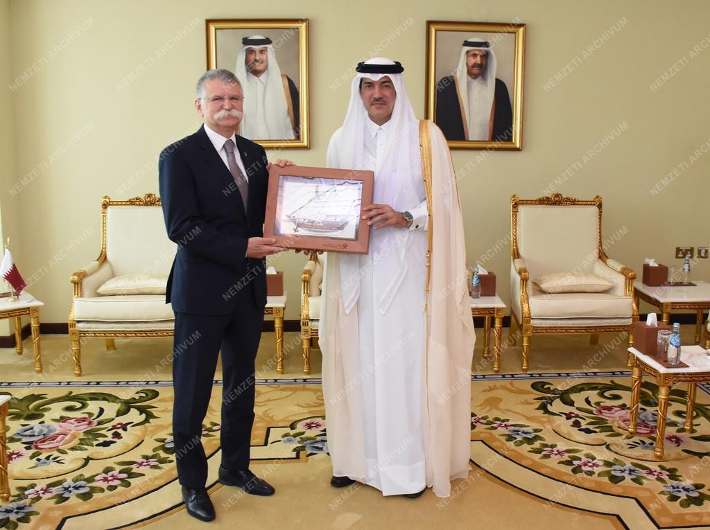 Kövér László Katarban