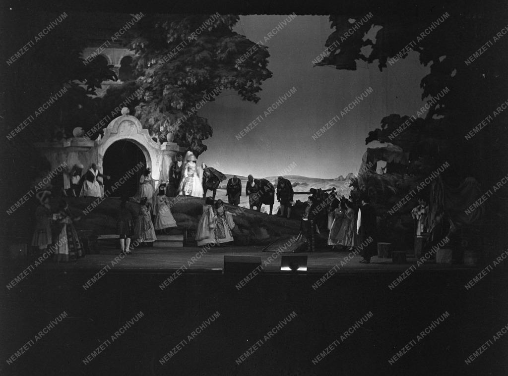 Kultúra - A Magyar Állami Operaház társulata bemutatja Johann Strauss: Cigánybáró című daljátékát a budapesti Városi Színházban