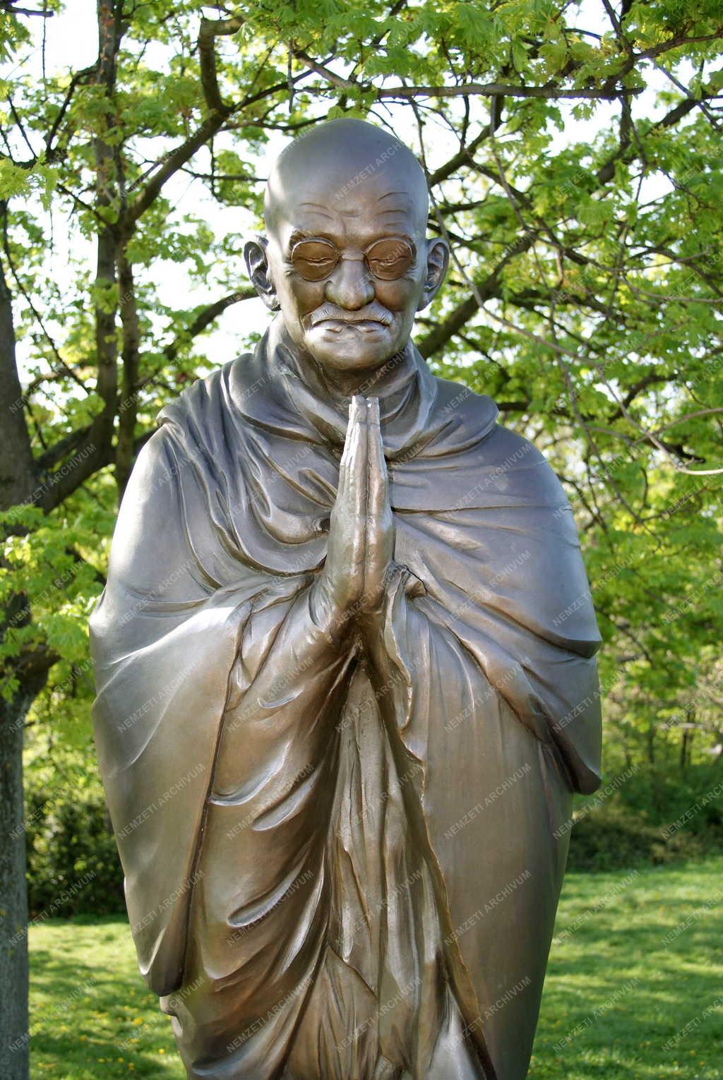 Kultúra -  Köztéri szobor - Gellérthegy