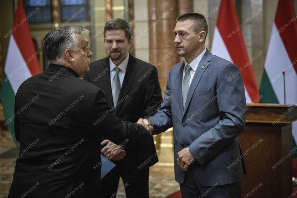 Listás mandátumot szerzett országgyűlési képviselők megbízólevelének ünnepélyes átadása