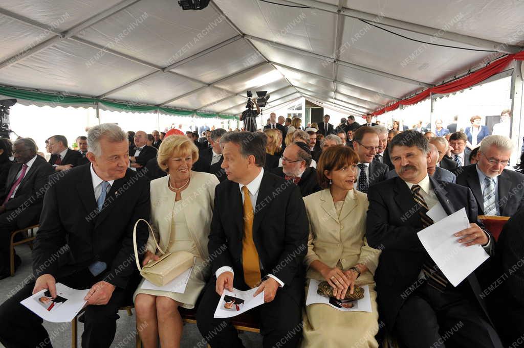 Új államfő - Schmitt Pál hivatalba lépése