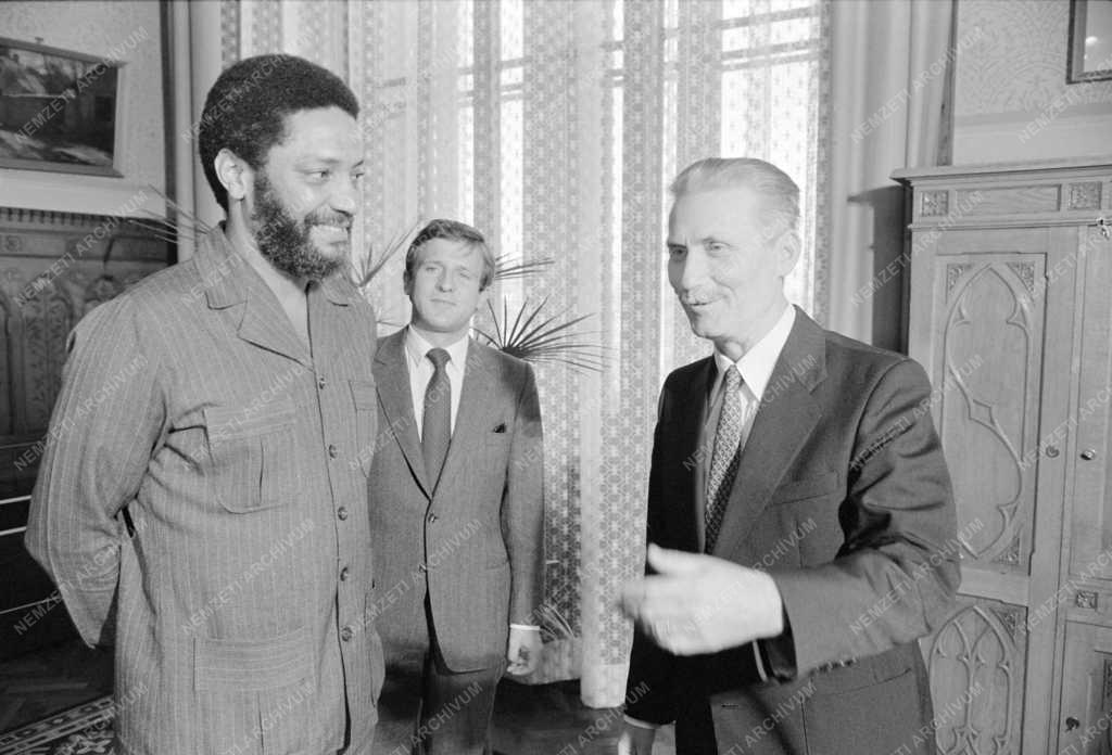 Külkapcsolat - Lázár György fogadja Maurice Bishopot