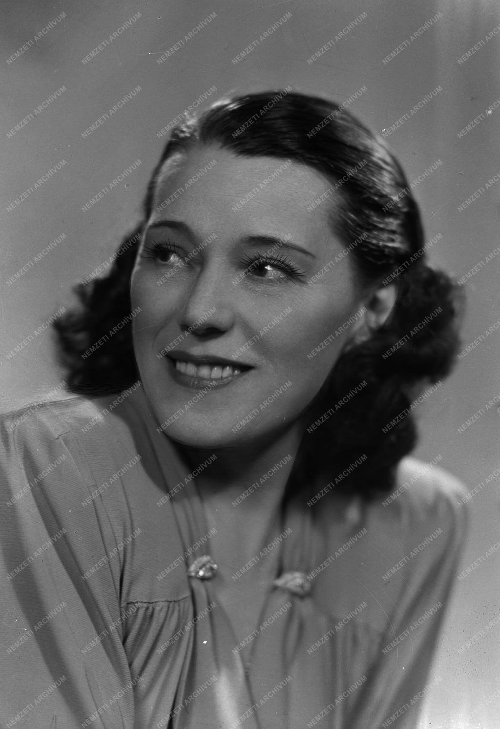 Bajor Gizi színművész