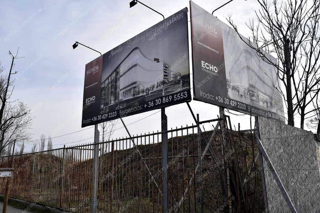 Településfejlesztés - Budapest - Fejlesztésre váró terület a Bosnyák térnél