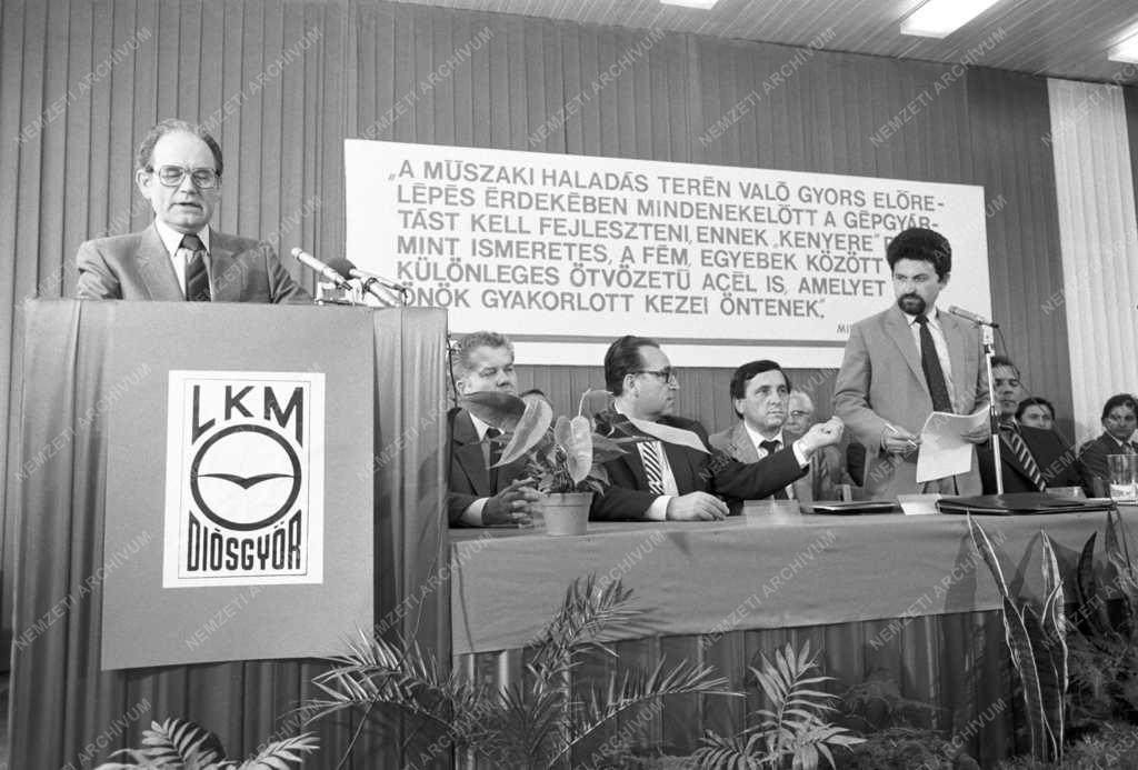 Külkapcsolat - Átadták Mihail Gorbacsov levelét az LKM dolgozóinak