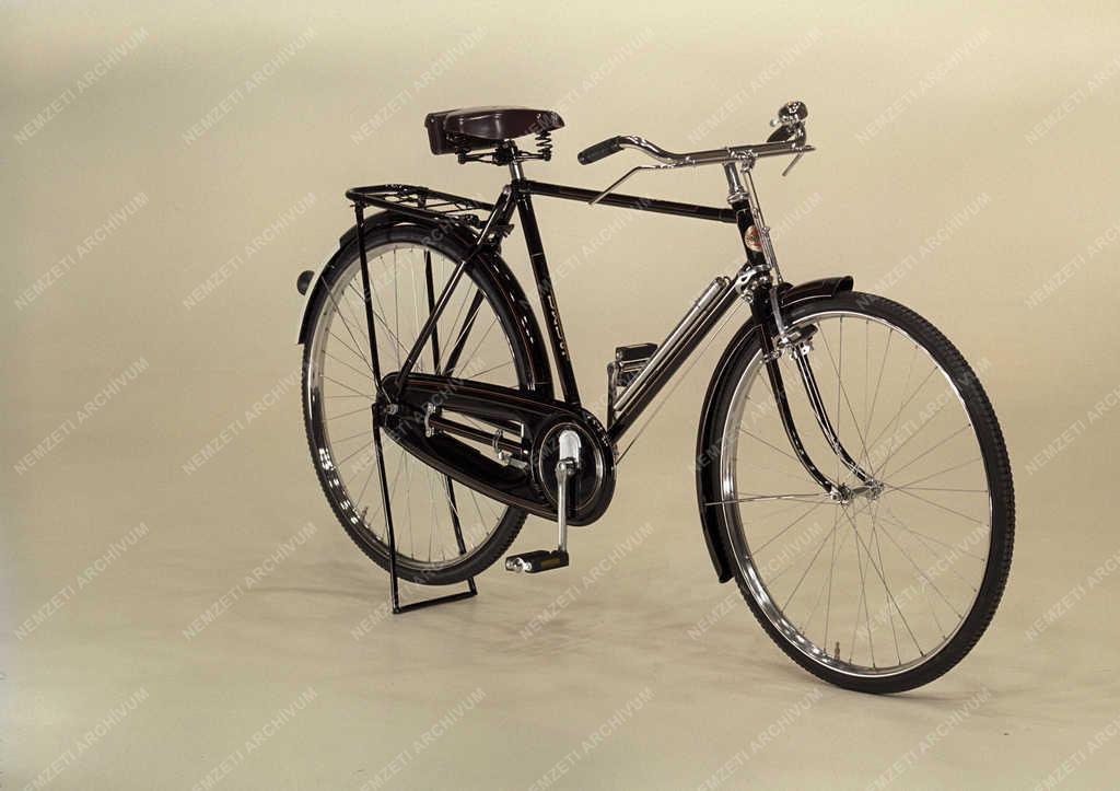 Ipar - Csepeli Kerékpárgyár terméke