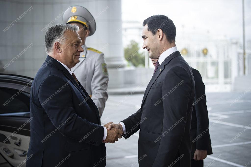 Orbán Viktor Türkmenisztánban