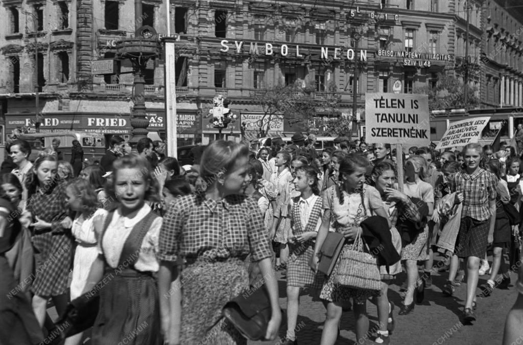 MNDSZ Iskola akció gyűlése