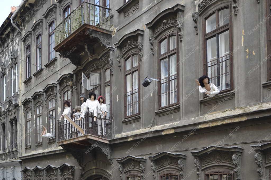 Érdekes - Budapest - Életképeket utánzó installáció