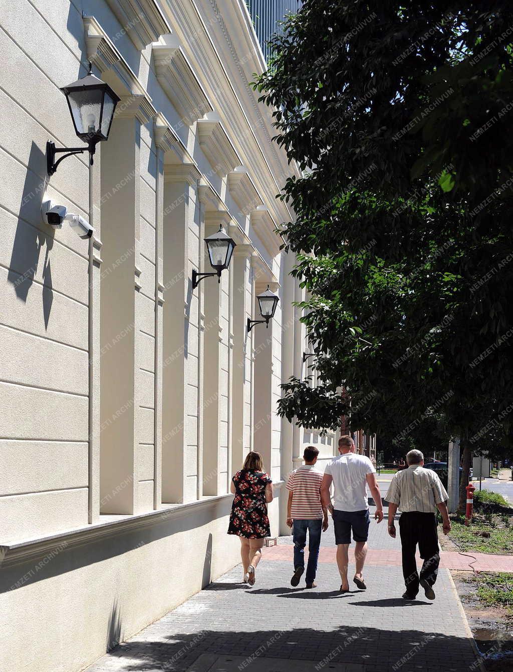 Épület - Debrecen - Elkészült a Párizsi Udvar első üteme 