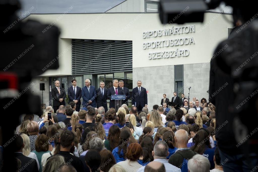 Átadták a Sipos Márton Sportuszodát Szekszárdon