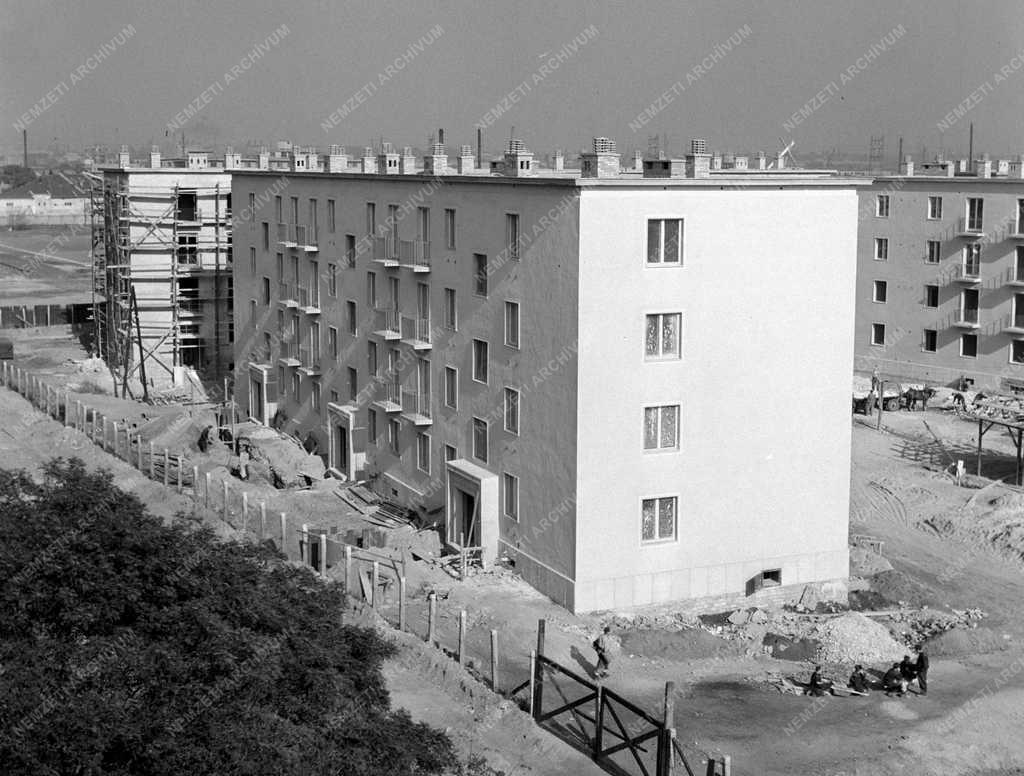 Gazdaság - Építőipar - Új lakótelep az Üllői úton