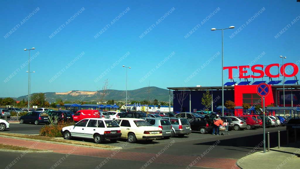 Kereskedelem - Vác - TESCO áruház