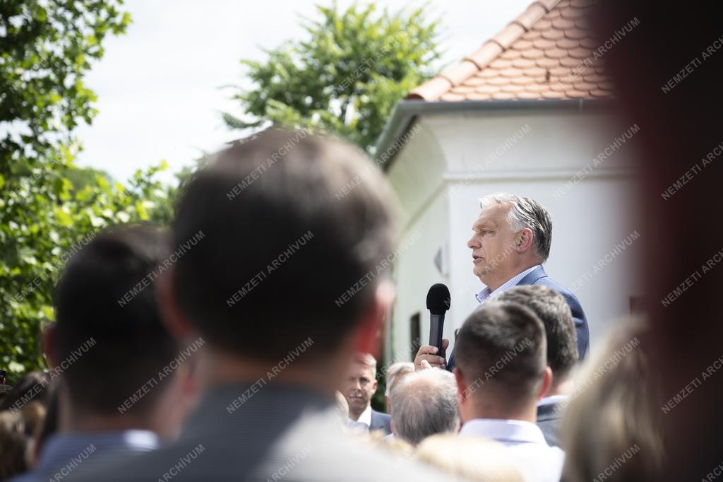 Voks 24 - Orbán Viktor országjáró kampánykörútja