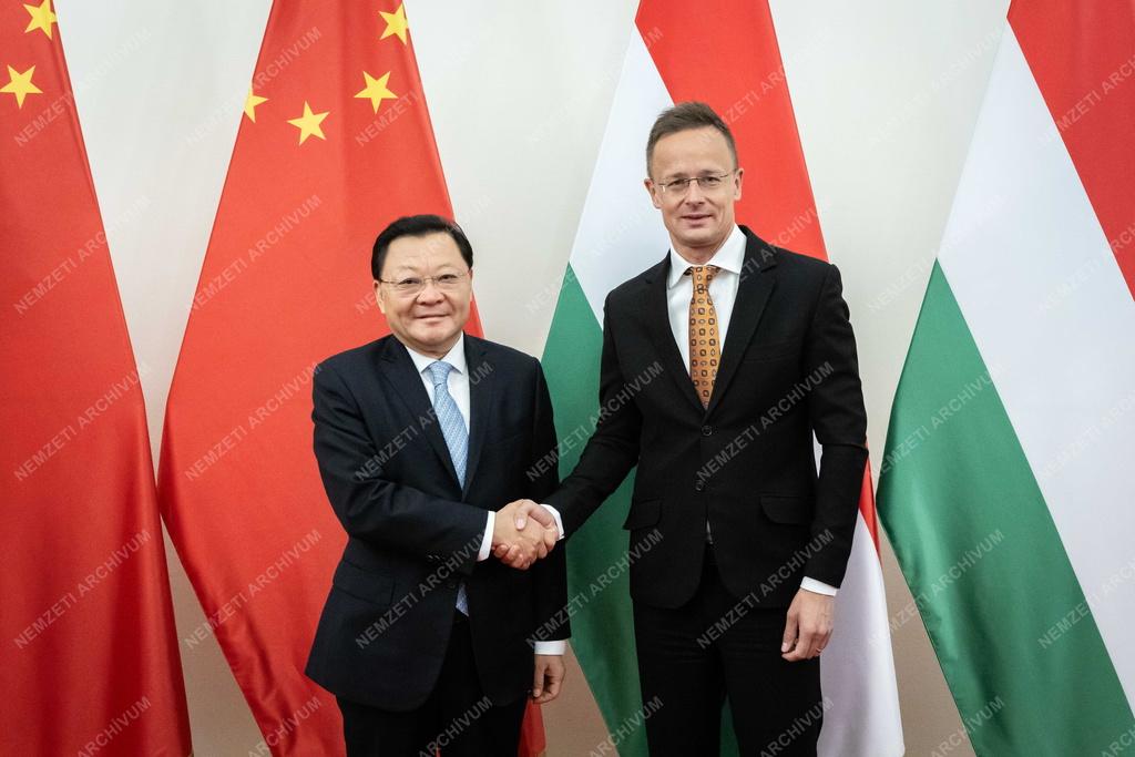 Szijjártó Péter a kínai Kuangtung tartomány kormányzójával tárgyalt