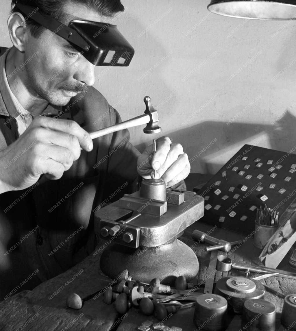 Kultúra - Jelvény készül a József Attila olvasómozgalomnak