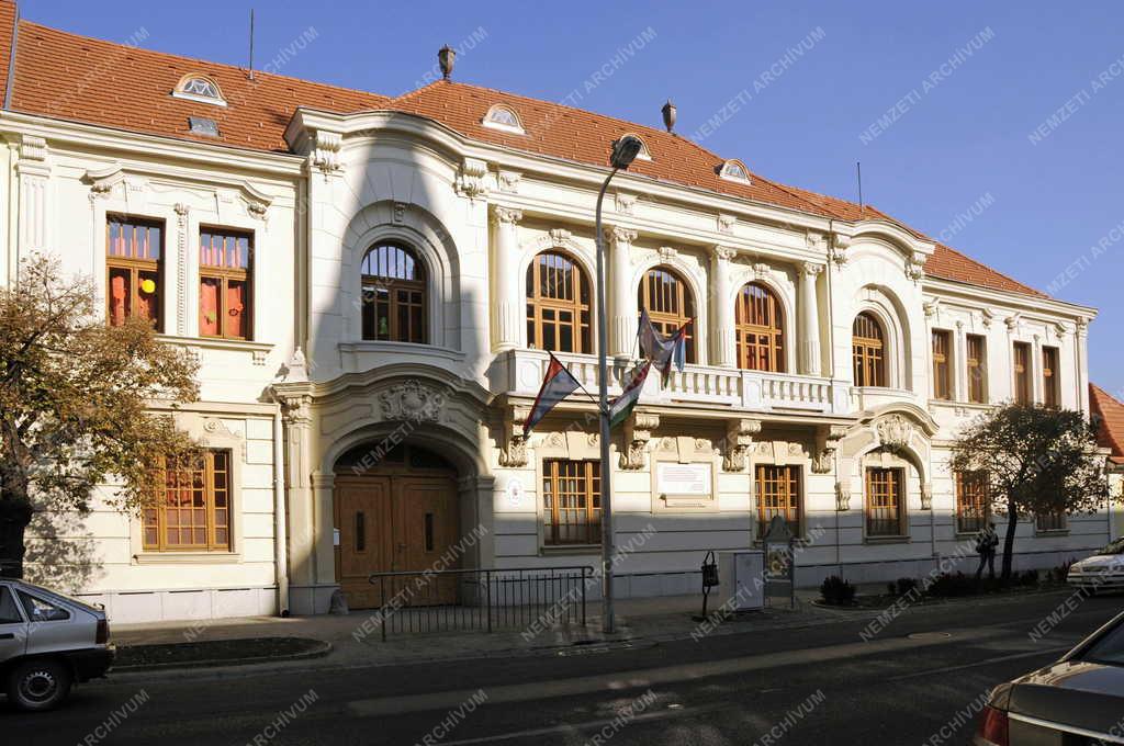 Oktatási létesítmény - Pápa - Tarczy Lajos Általános Iskola