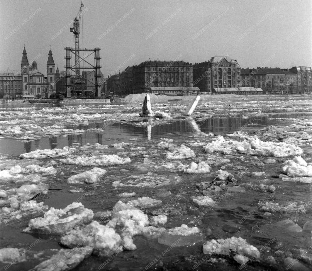 Építőipar - Épül az új Erzsébet híd