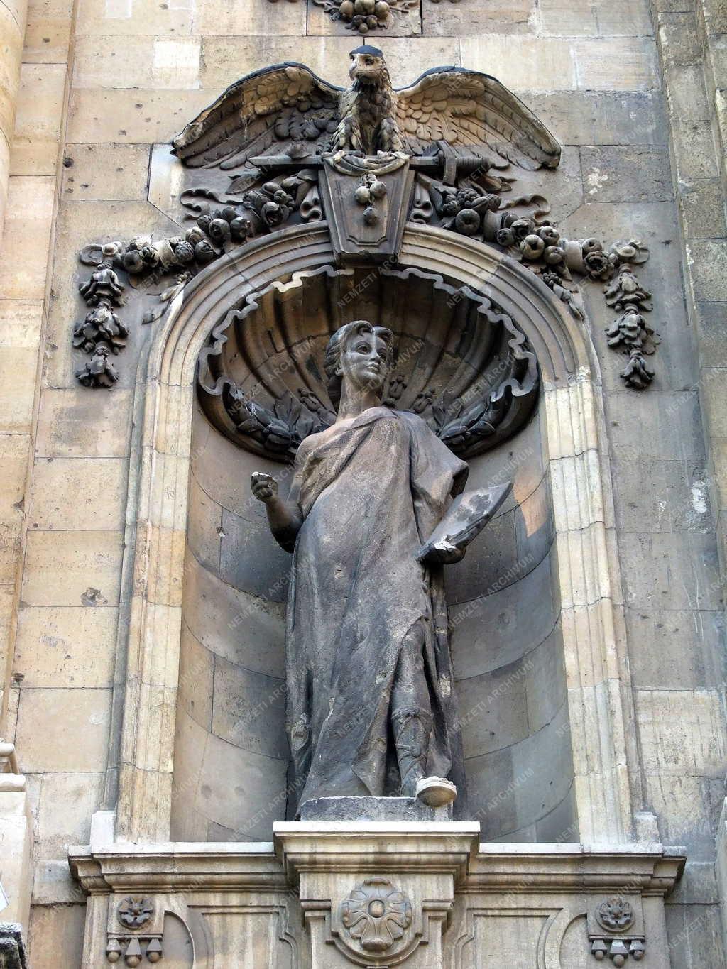 Műalkotás - Budapest - A Festészet című allegorikus szobor