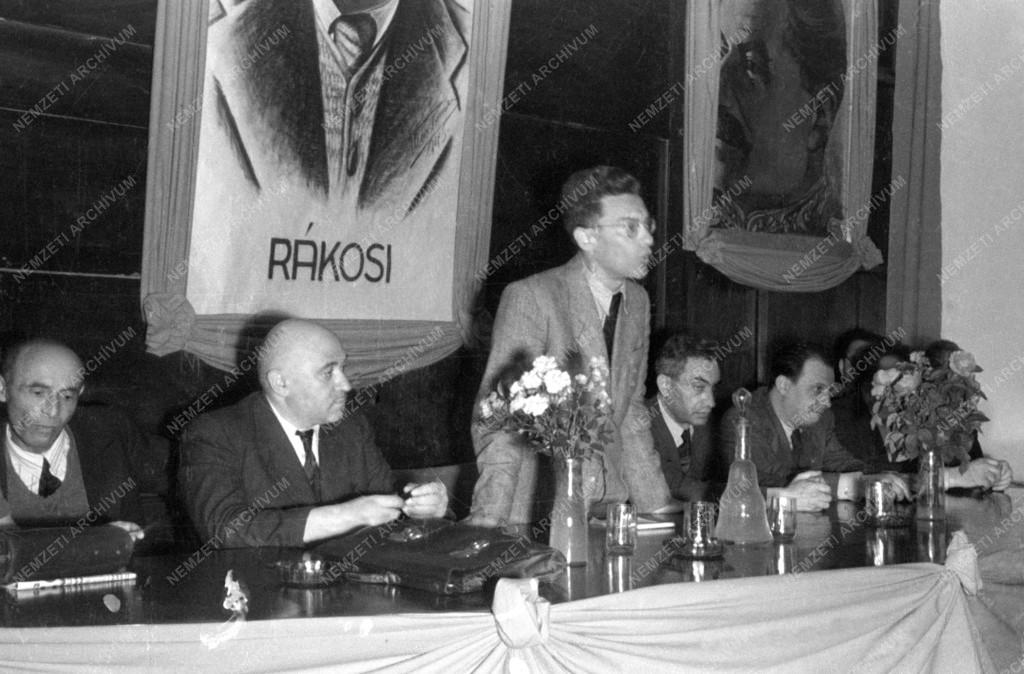 Belpolitika - Budapesti központi pártiskola megnyitása