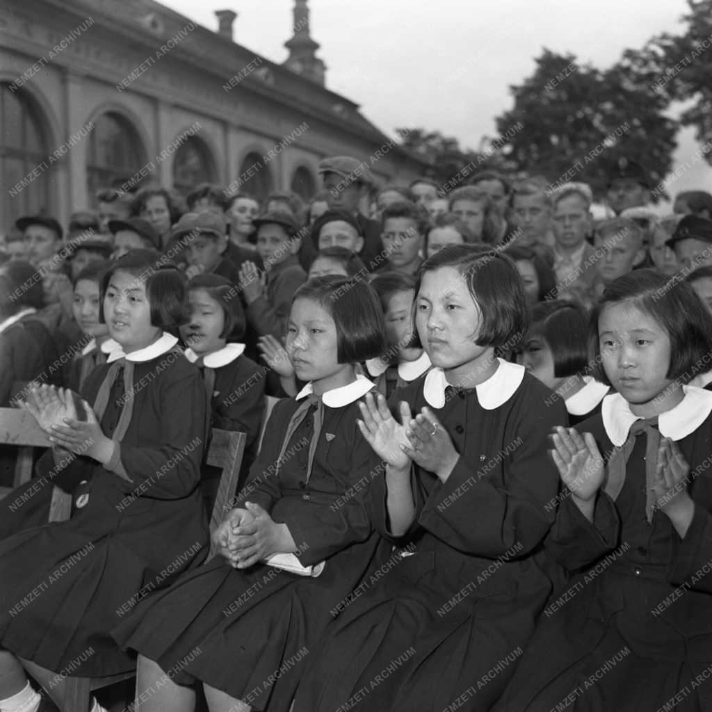 Oktatás - Koreai gyermekek látogatása a Soroksári úttörőknél 