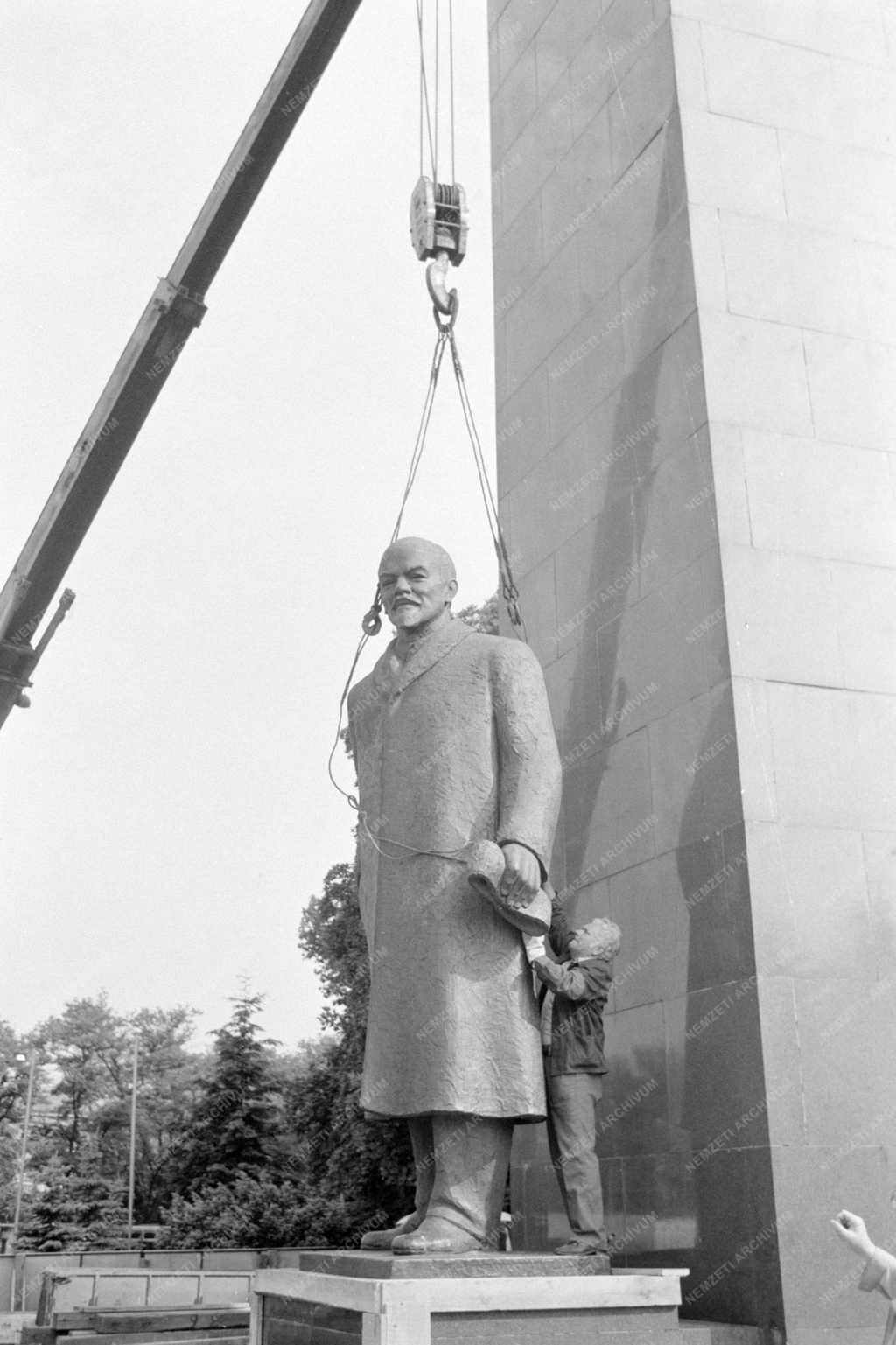 Kultúra - A Lenin-szobor lebontása