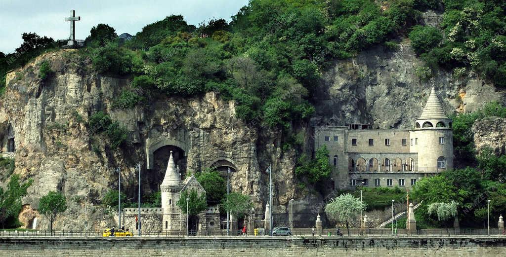 Városkép - Budapest - Gellérthegyi sziklakápolna