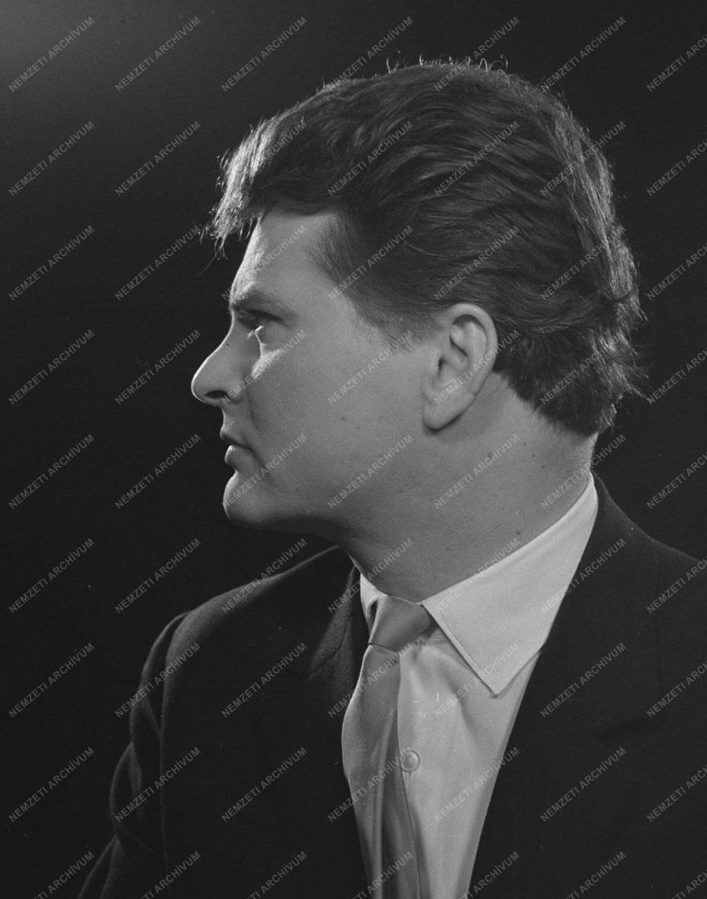 Kultúra - Személy - Szabó Gyula színész