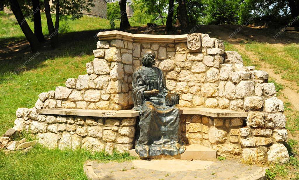 Városkép - Esztergom - Köztéri szobor
