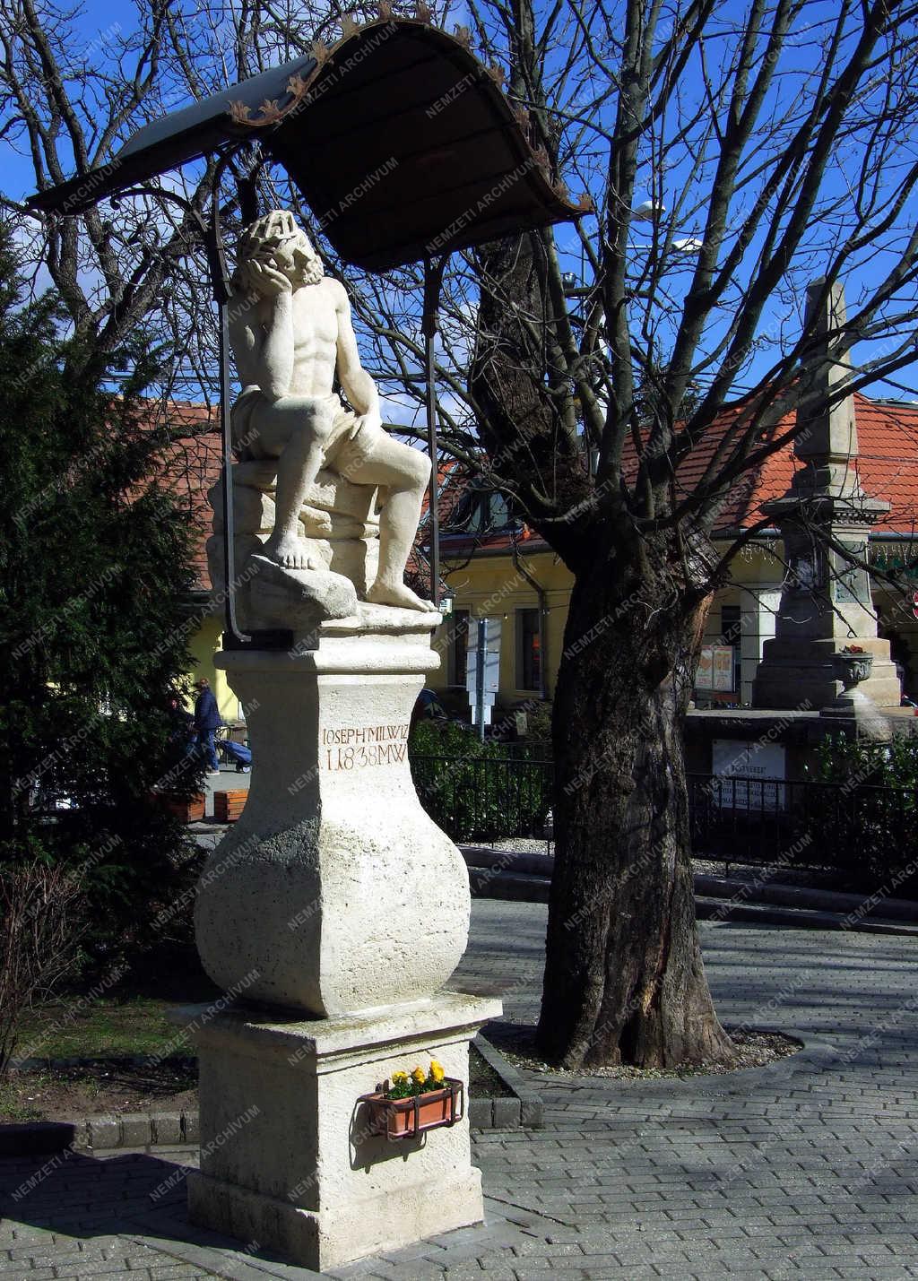 Köztéri szobor - Solymár - Muzeális Krisztus-szobor