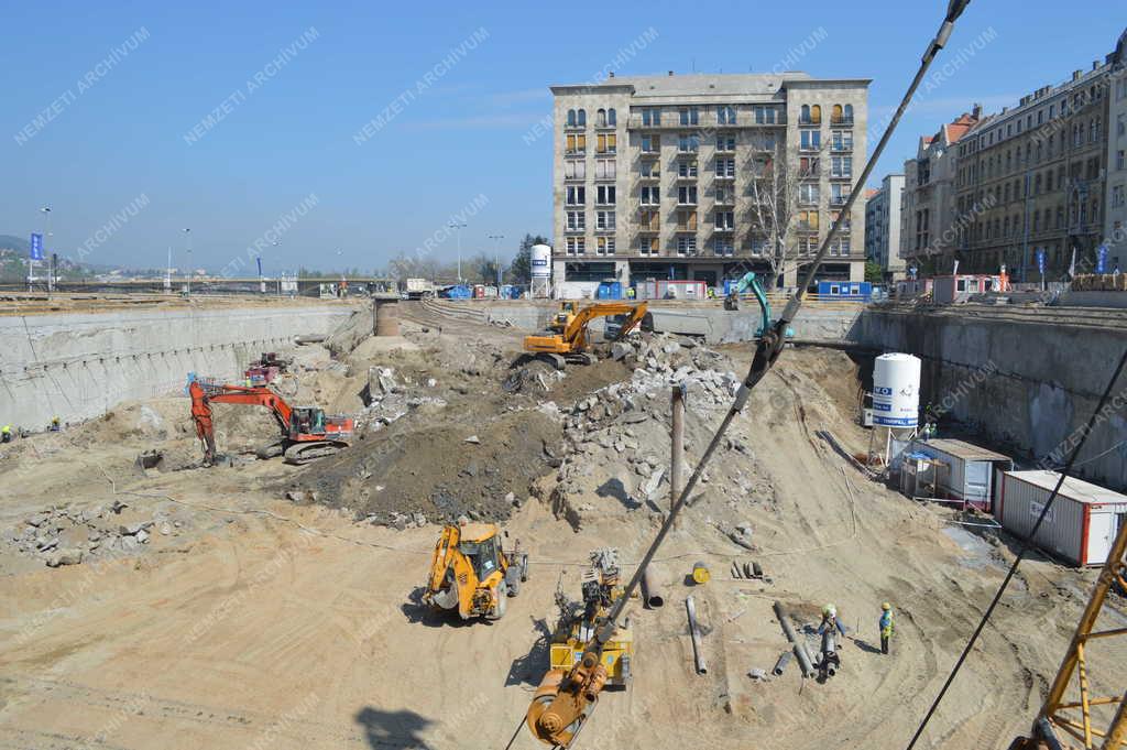Felújítás - Budapest - A Kossuth Lajos tér rekonstrukciója