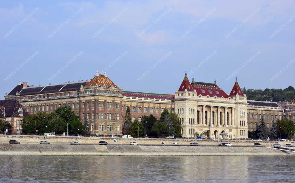 Oktatás - A Budapesti Műszaki és Gazdaságtudományi Egyetem