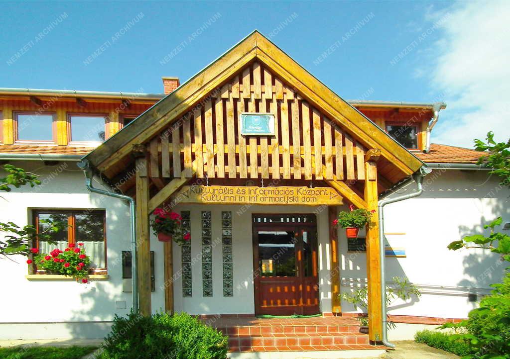Épület - Kétvölgy - Kulturális és Információs Centrum