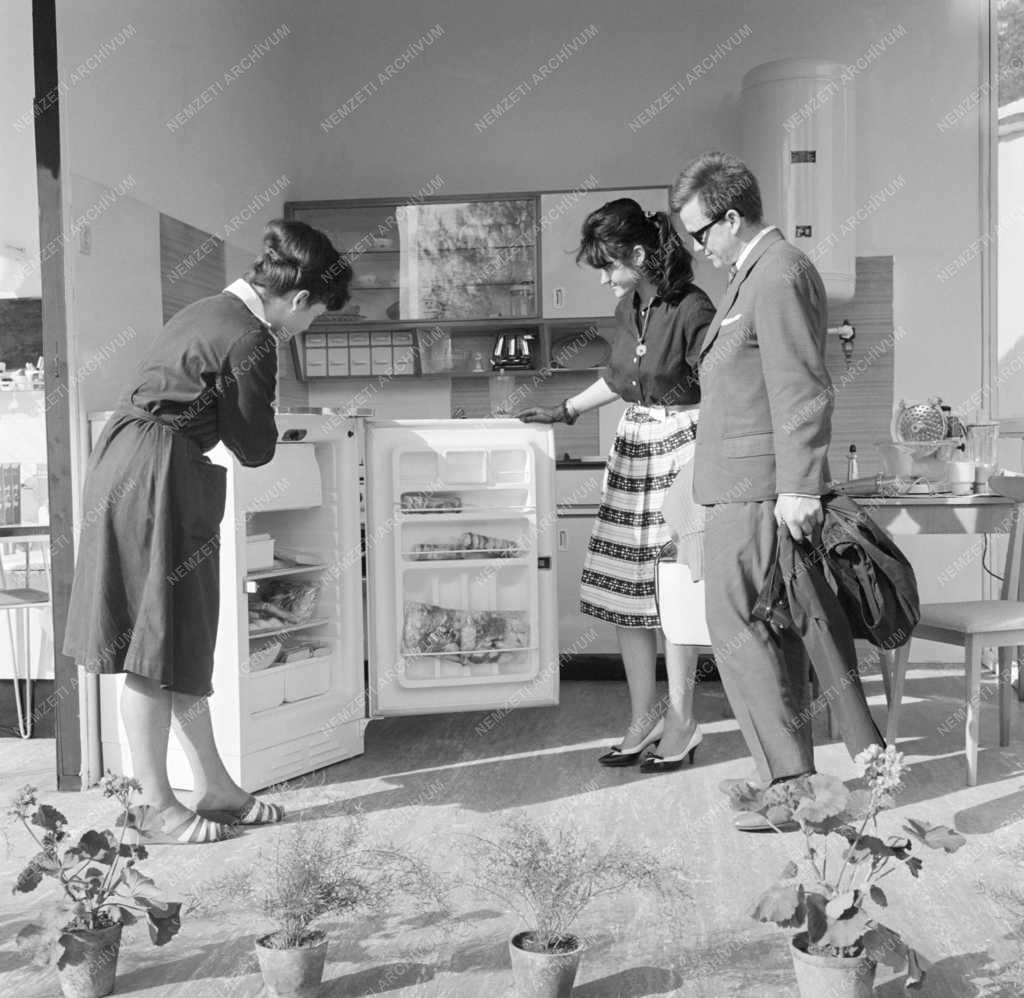 Kiállítás - Budapesti Ipari Vásár   