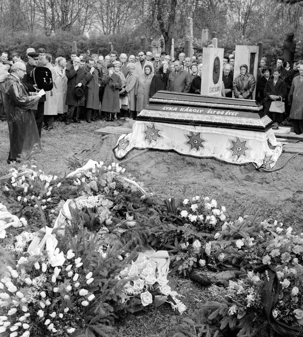 Temetés - Lyka Károly művészettörténész búcsúztatása