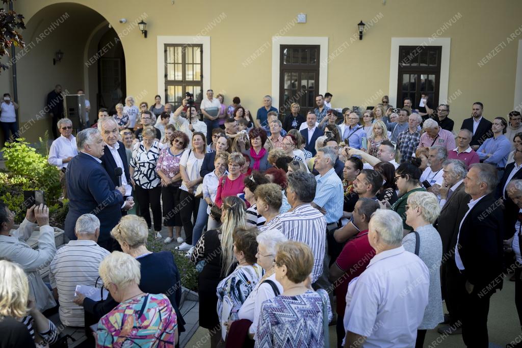Voks 24 - Orbán Viktor Kaposváron folytatta vidéki kampánykörútját