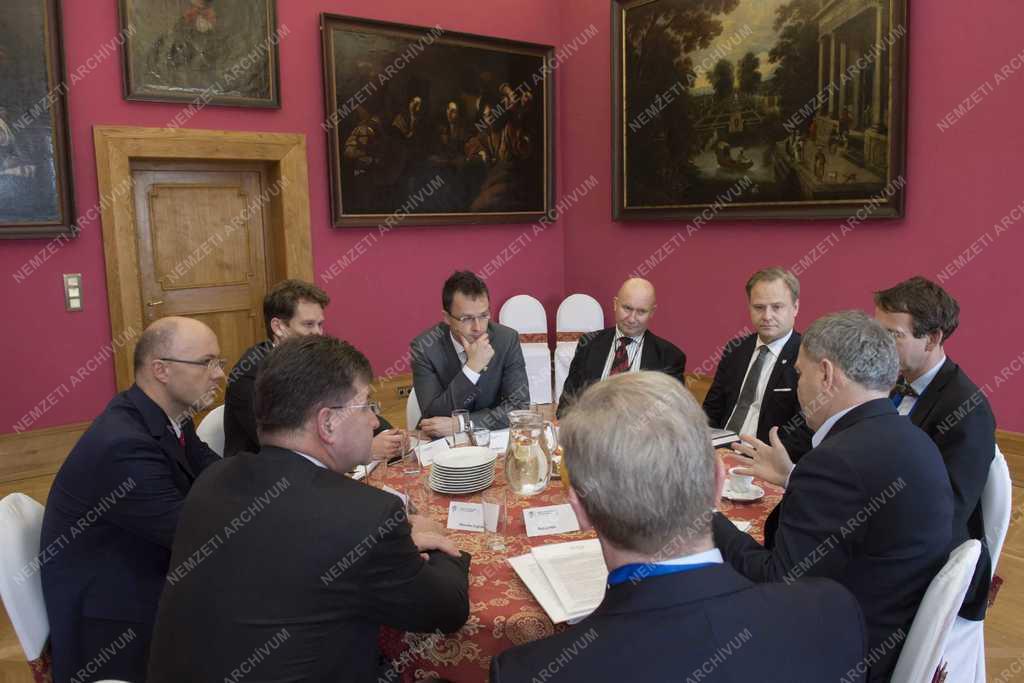 Szijjártó Péter a V4-ek és Nyugat-Balkán külügyminisztereinek csúcstalálkozóján