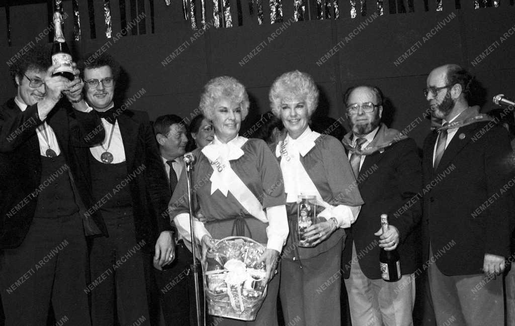 Érdekesség - Nemzetközi ikerbál a Hiltonban