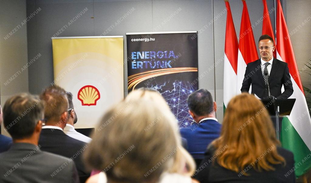 Magyarország hosszú távú földgázvásárlási szerződést írt alá a Shell-lel