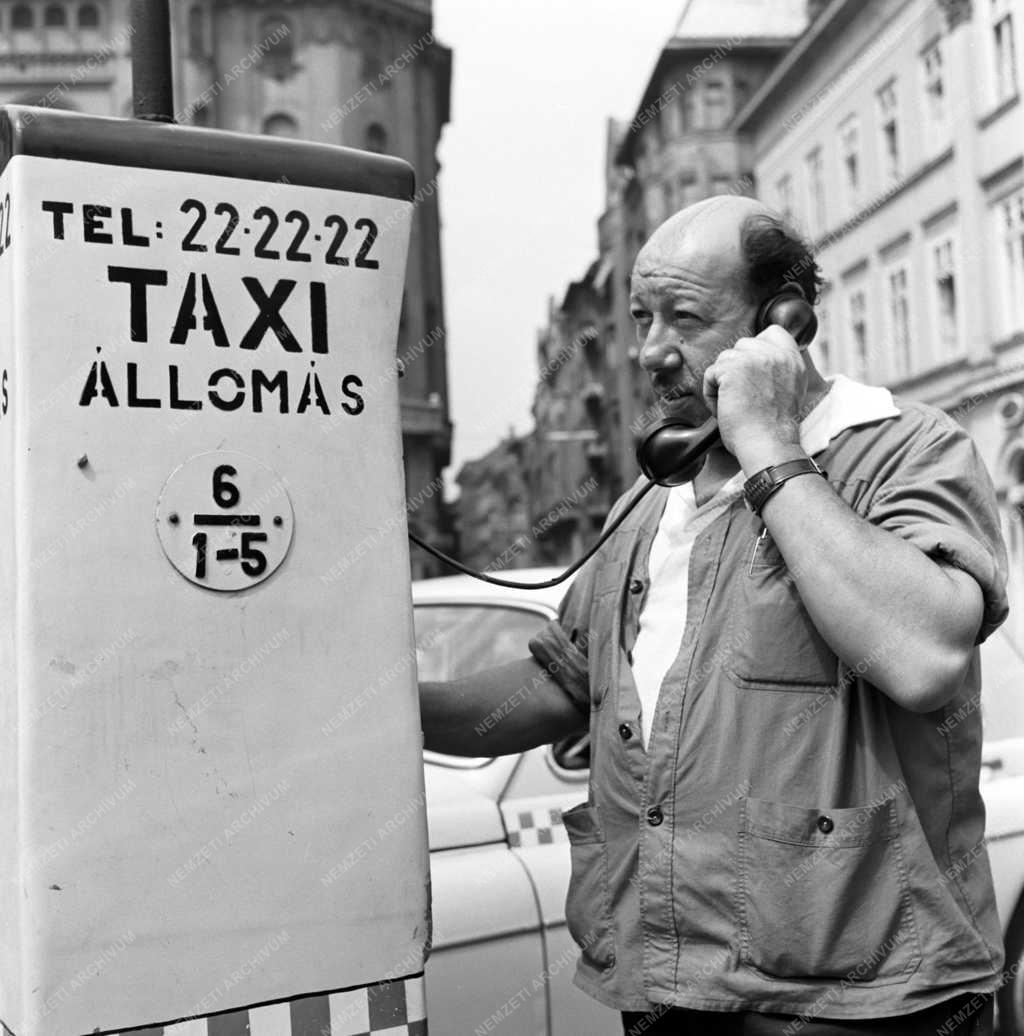 Életkép - Utcán dolgozó emberek