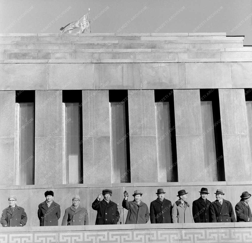 Ünnep - Mongólia - November 7-i felvonulás Ulánbátortorban
