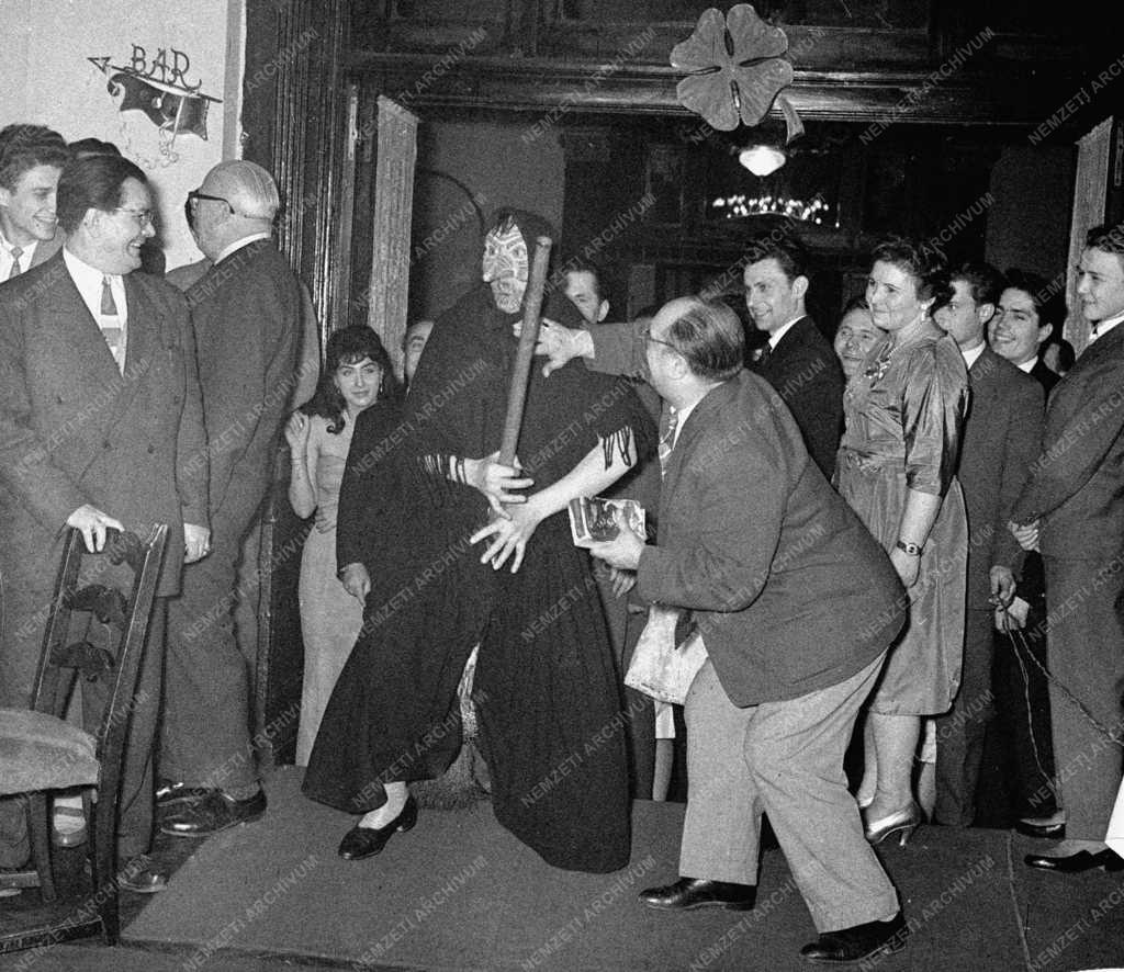 Szórakozás - Babona-bál a Duna szállóban