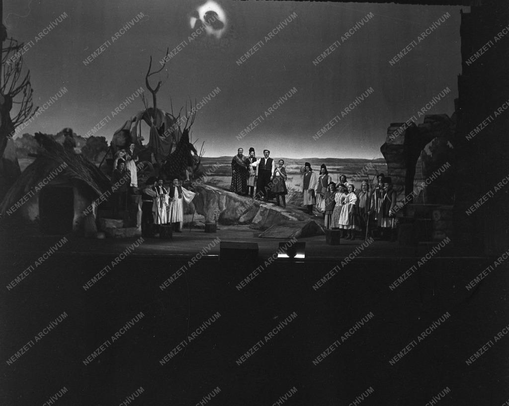 Kultúra - A Magyar Állami Operaház társulata bemutatja Johann Strauss: Cigánybáró című daljátékát a budapesti Városi Színházban