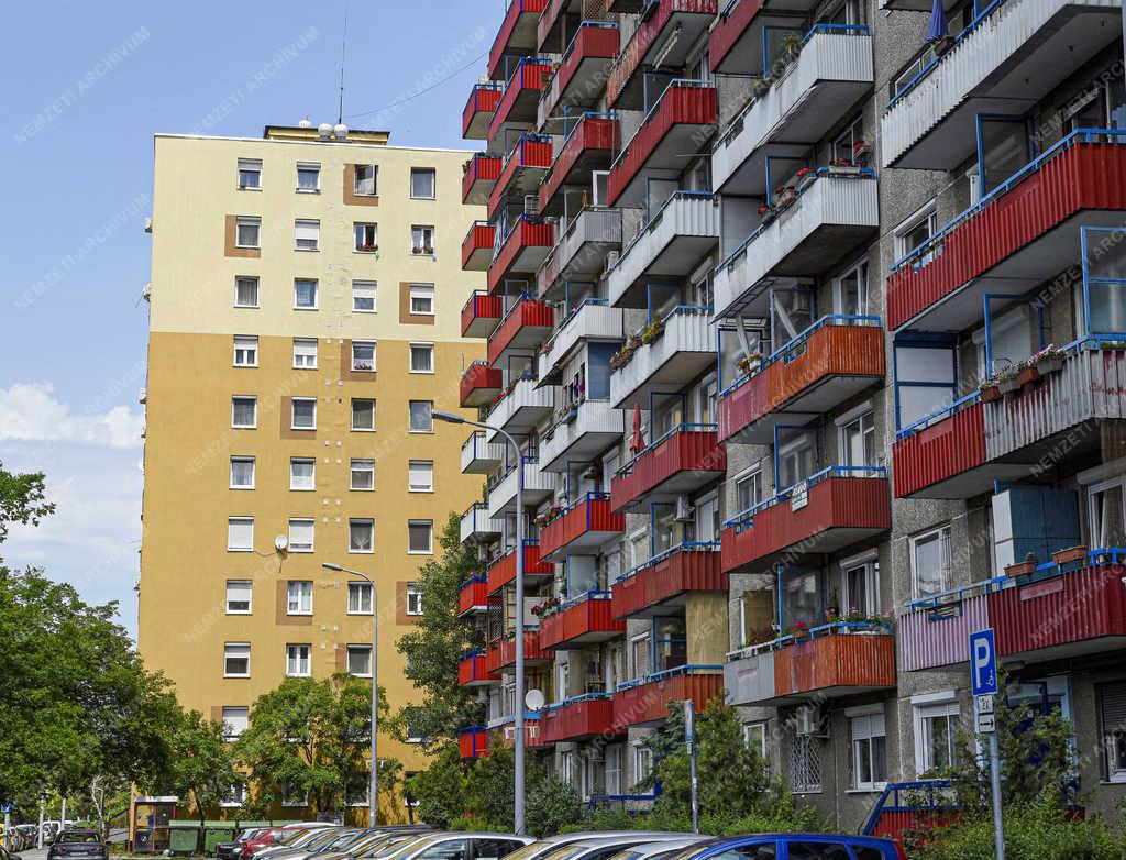 Városkép - Budapest - 50 éves Újpalota