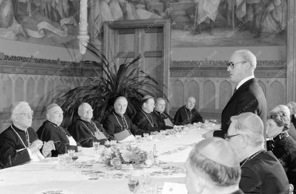Belpolitika - Egyházpolitika - Lékai László köszöntése