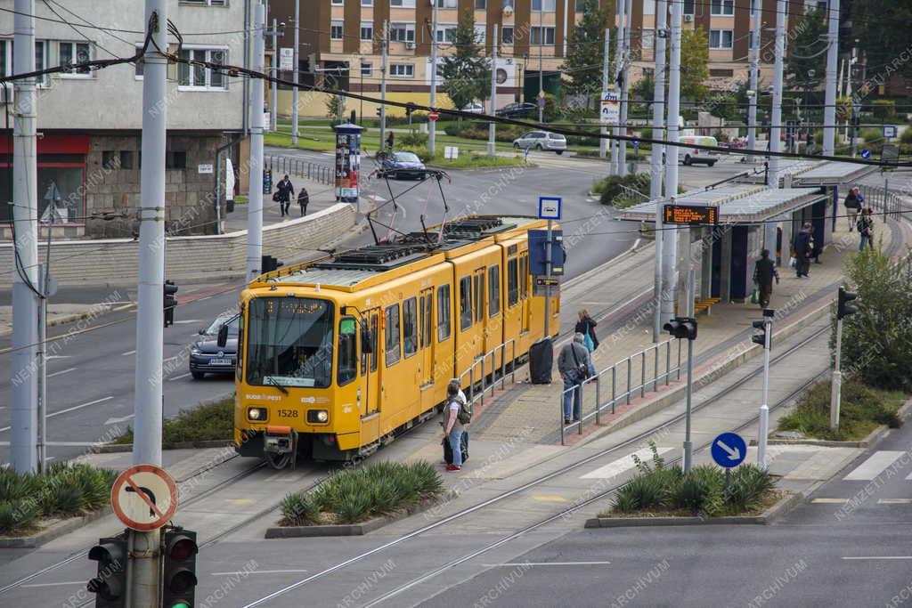 Közlekedés - Budapest - Villamos Kőbányán