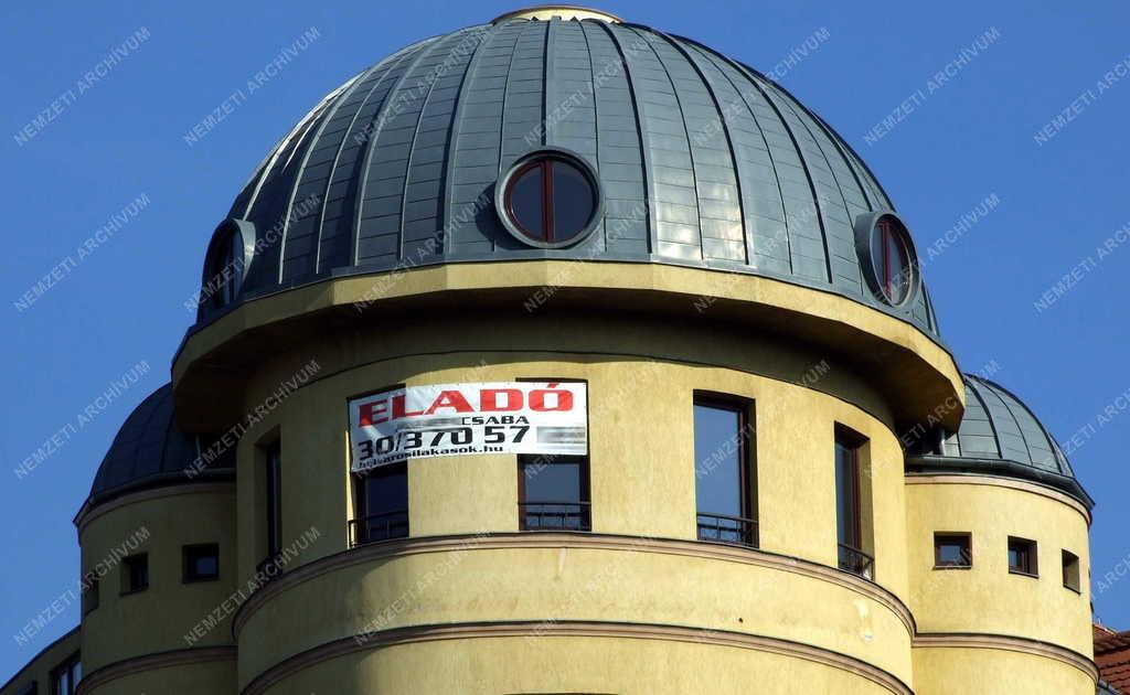 Ingatlan - Budapest - Eladó lakás a Széna téren