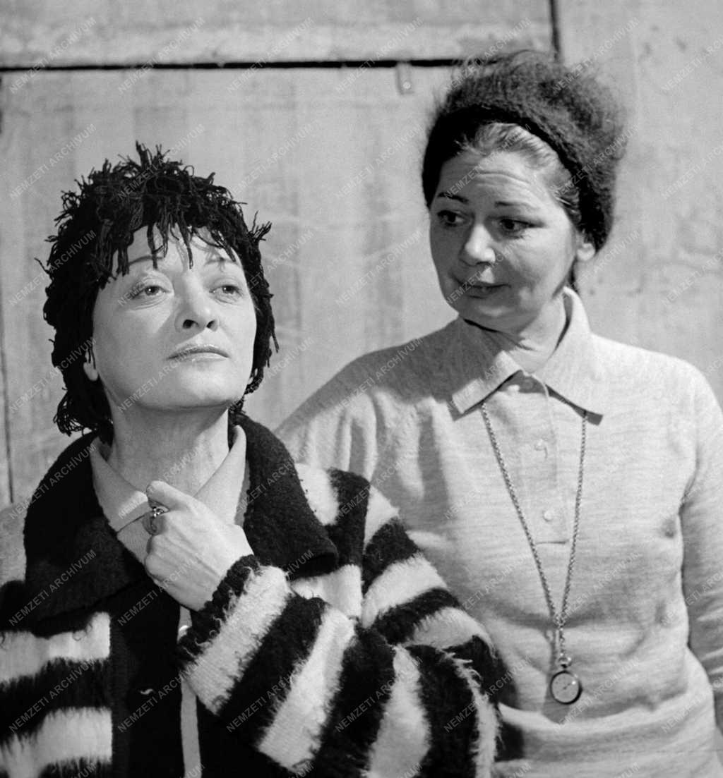 Kultúra - Madách Kamaraszínház - Gyárfás Miklós: Változnak az idők